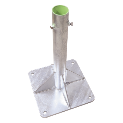 Base para Mástil / 30 x 30 cm / Tubo 50 cm (19.7 in) / Galvanizado en Caliente / Tornillos Opresores 3/8'' / Mástiles 1'' a 2''