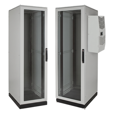 Gabinete de Telecomunicaciones / 700 mm Ancho (2.3 ft) / 800 mm Profundidad (2.6 ft) / 42 UR / NEMA 12 / Compatible Aire Acondicionado G28 / Gris Claro