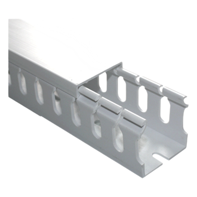Canaleta ranurada con tapa blanca, de PVC auto extinguible, 40 x 40 x tramo 2m.